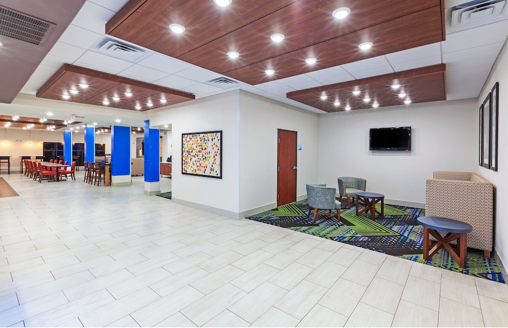 Holiday Inn Express & Suites Sealy by IHG - photo 28