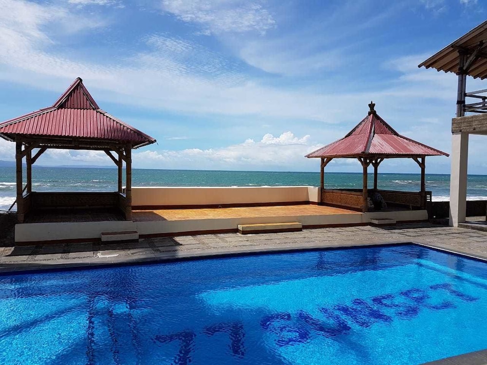 77 Sunset Plaza in Cisolok, Indonesia