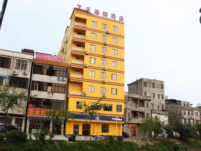 7 Days Inn - carbon neutral hotel in Baoding