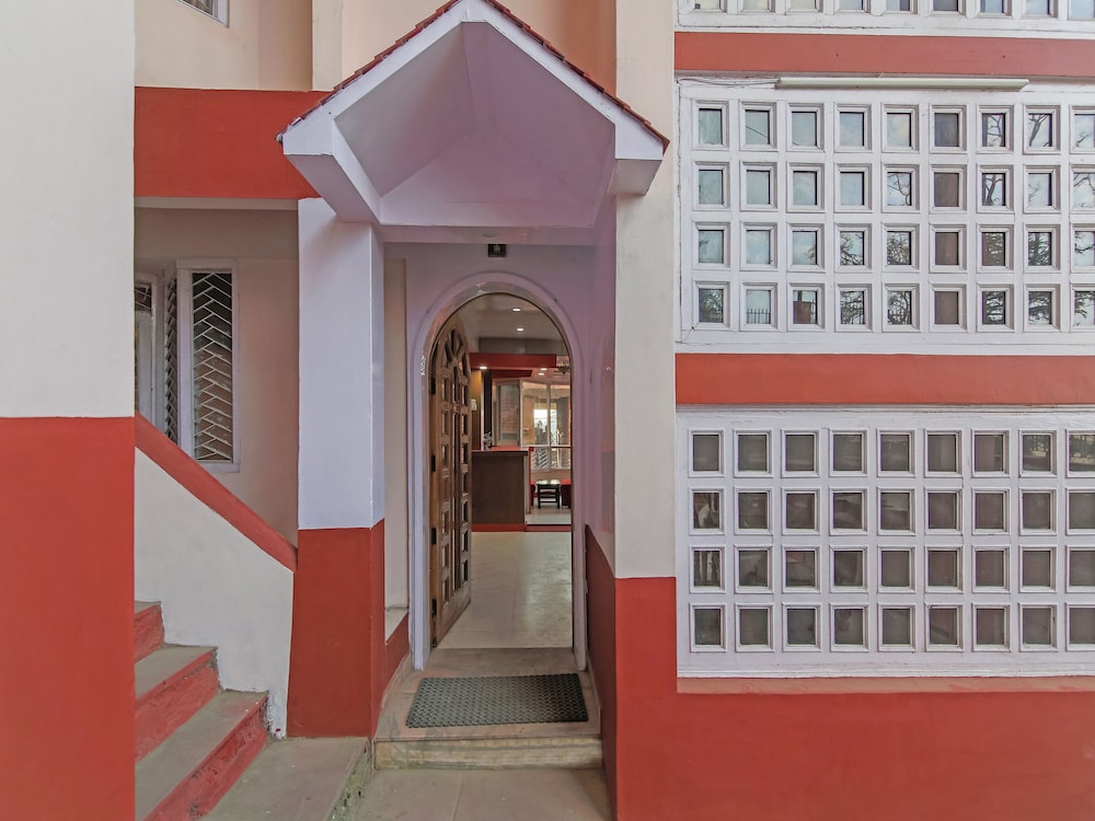 Oyo 22748 Barowalia Resorts — Shimla