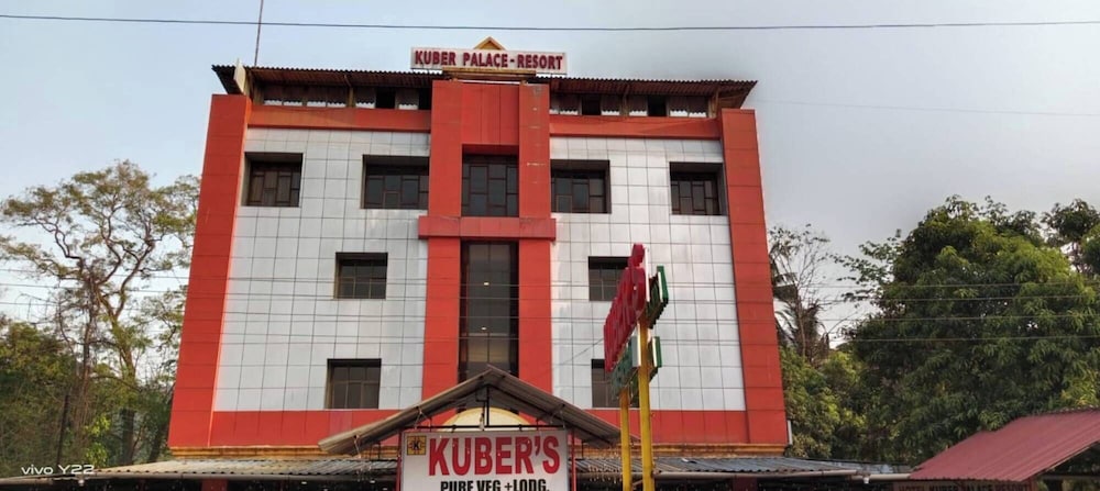 Hotel Kuber Palace - carbon neutral hotel in Mahad