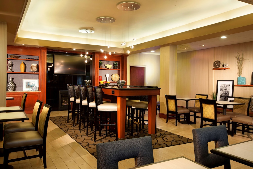 Hampton Inn Woodbridge - photo 9