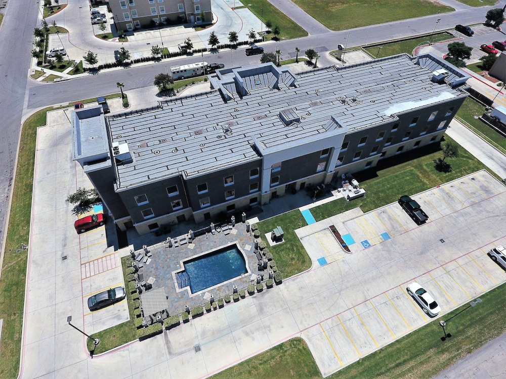 Hampton Inn Seguin - photo 73
