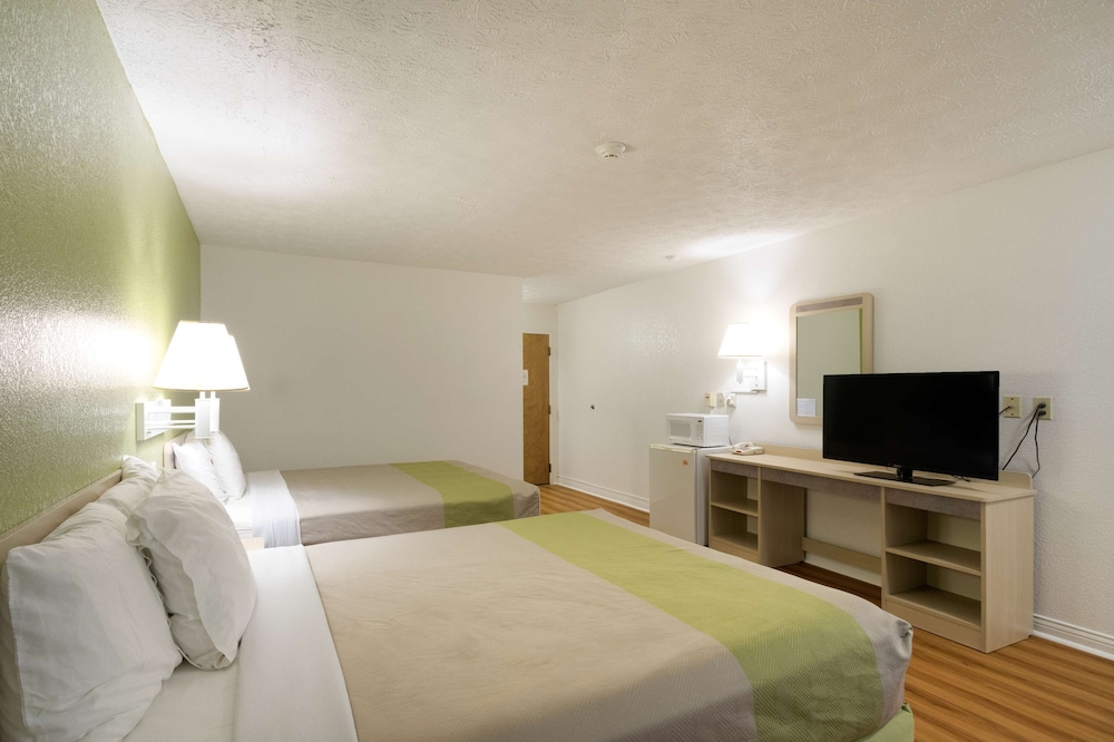 Red Roof Inn Greencastle South Cloverdale - photo 12