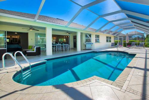 Villa Four Palms 3 Beds 2 Baths 6 Guests Gulf Access & Pool Incl.10 Off Boat Rental — 4-Star Luxury Hotel in Cape Coral, United States