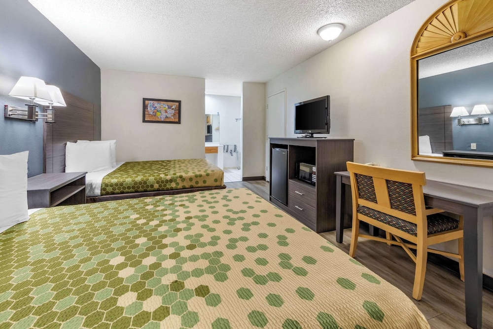 Econo Lodge On Historic Route 66 - photo 11