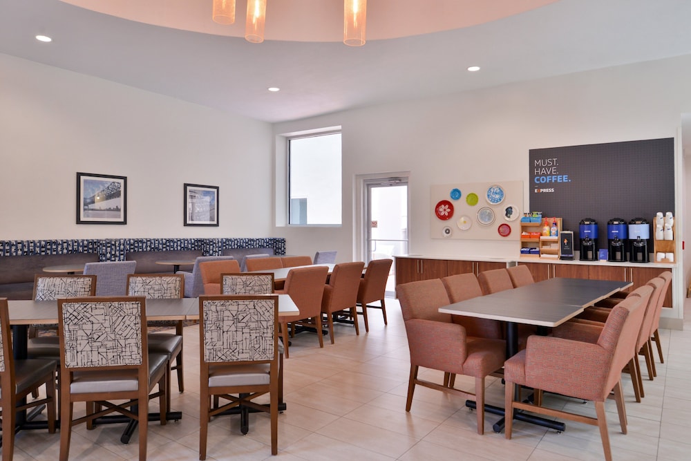 Holiday Inn Express New Orleans Arts District by IHG - photo 59