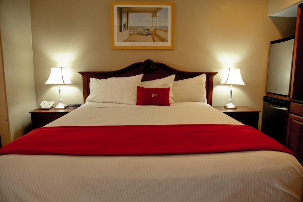 Lake Grassy Inn & Suites - photo 6