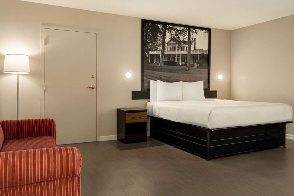 Super 8 by Wyndham Ocean Springs Biloxi - photo 12