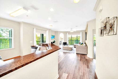 Near Disney 2BR King Queen with Hot Tub & Games room - photo 7