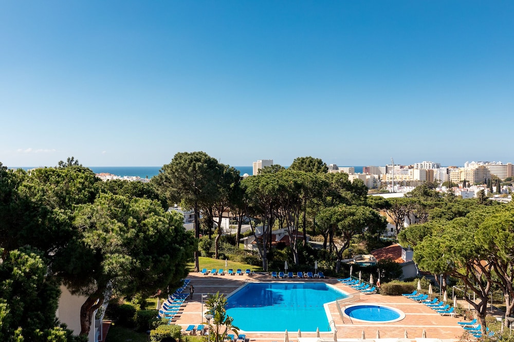 Apartamentos Turisticos Pinhal Da Marina — 4-Star Luxury Hotel in Vilamoura, Portugal