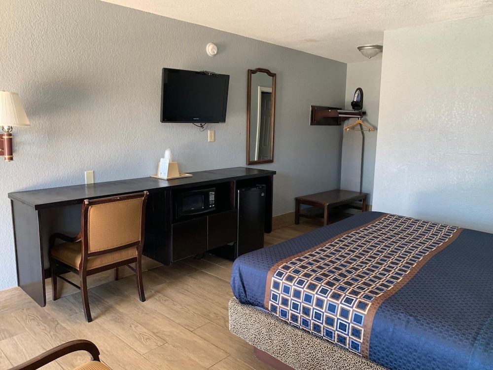 Texas Inn Airport McAllen - photo 22