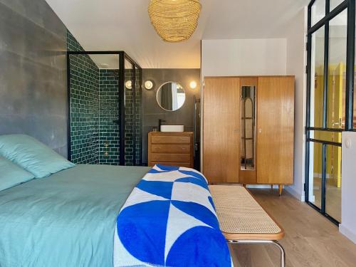 Gite Au Pied de la Cite Medievale Le 127 — 4-Star Luxury Hotel in Carcassonne, France