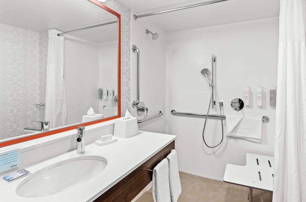 Hampton Inn Chicago Naperville - photo 21