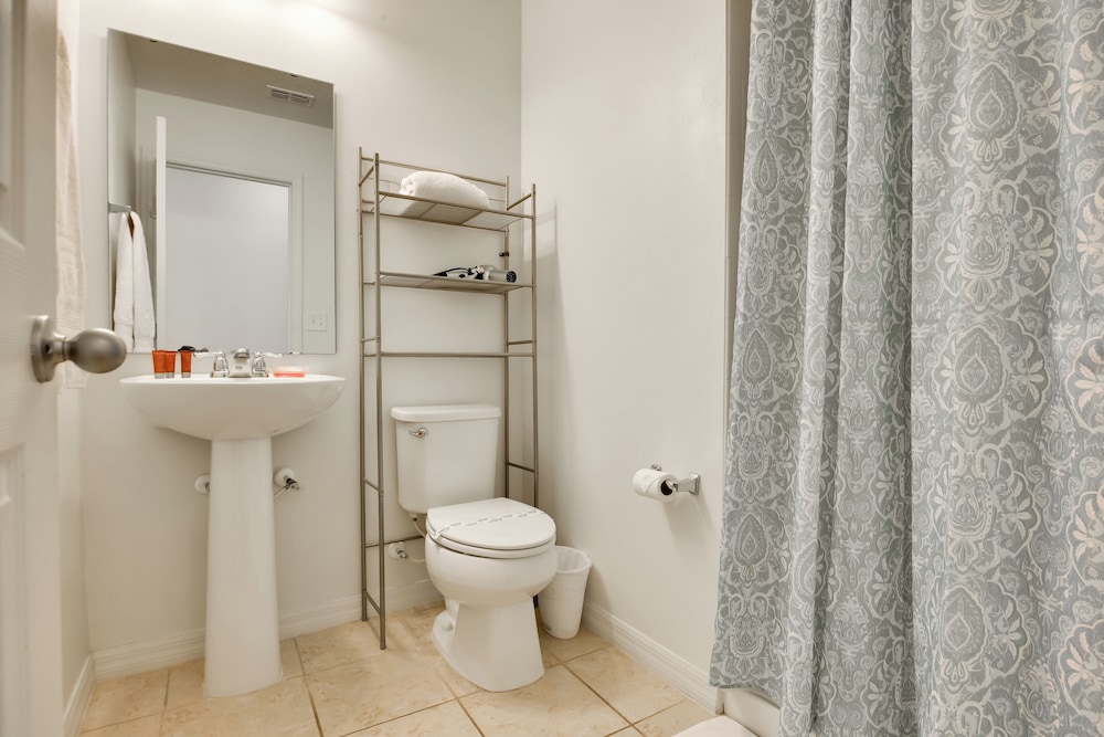 4 Mi to Disney: Compass Bay Resort Gem w Views - photo 16