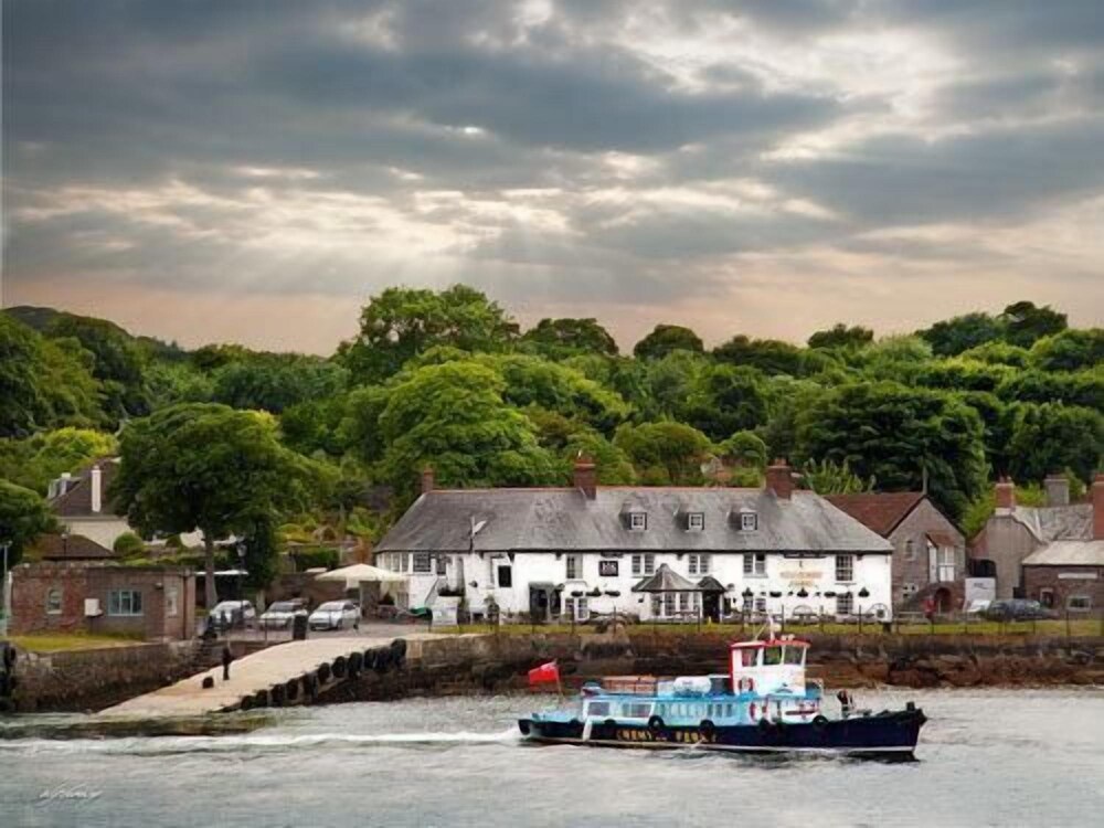 The Edgcumbe Arms — hotel in Torpoint