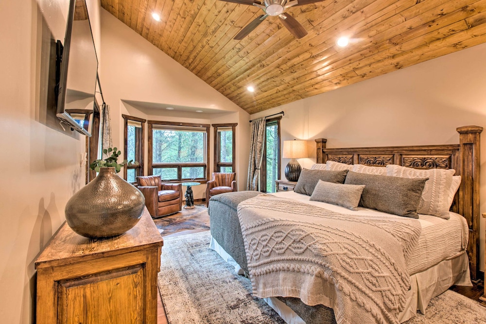 Blue Spruce Cabin with Hot Tub And Resort Amenities - photo 8