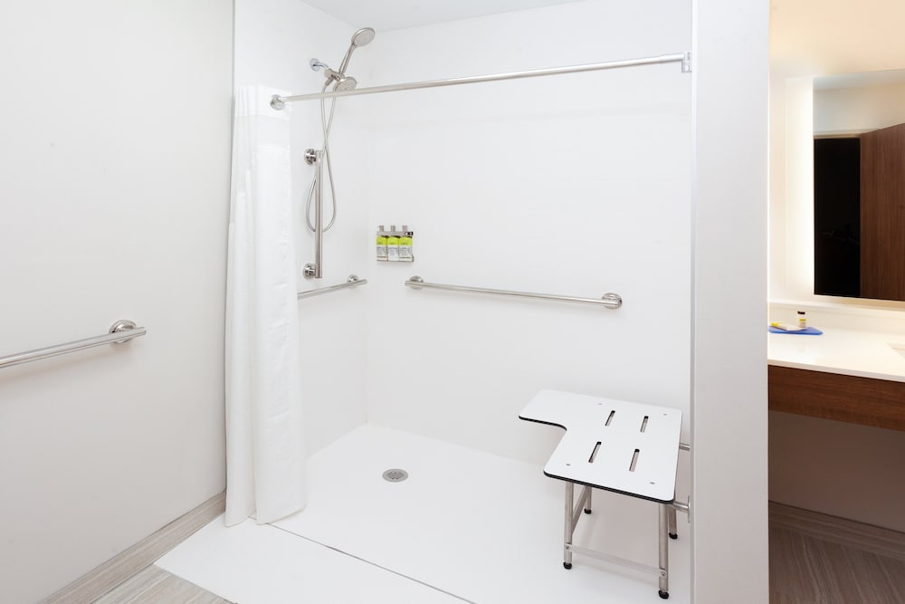 Holiday Inn Express & Suites Fayetteville by IHG - photo 10