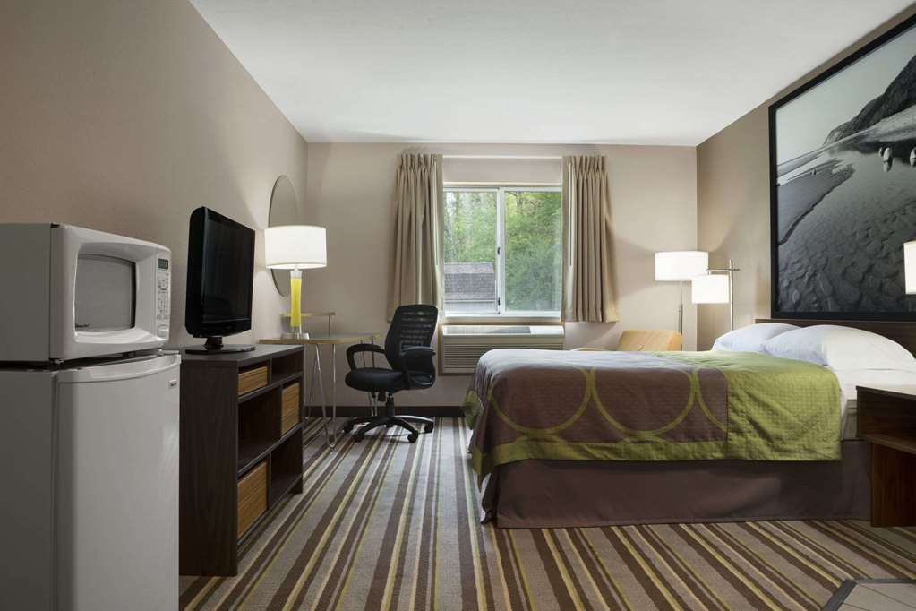 Super 8 by Wyndham Manistee - photo 16