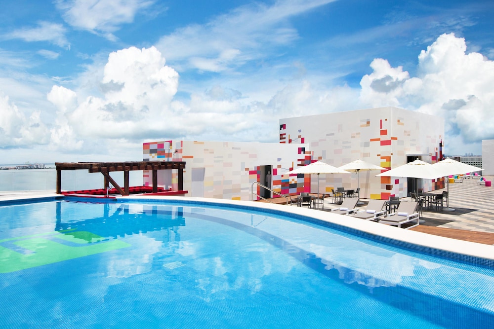 Aloft Cancun — 4-Star Luxury Hotel in Cancun, Mexico