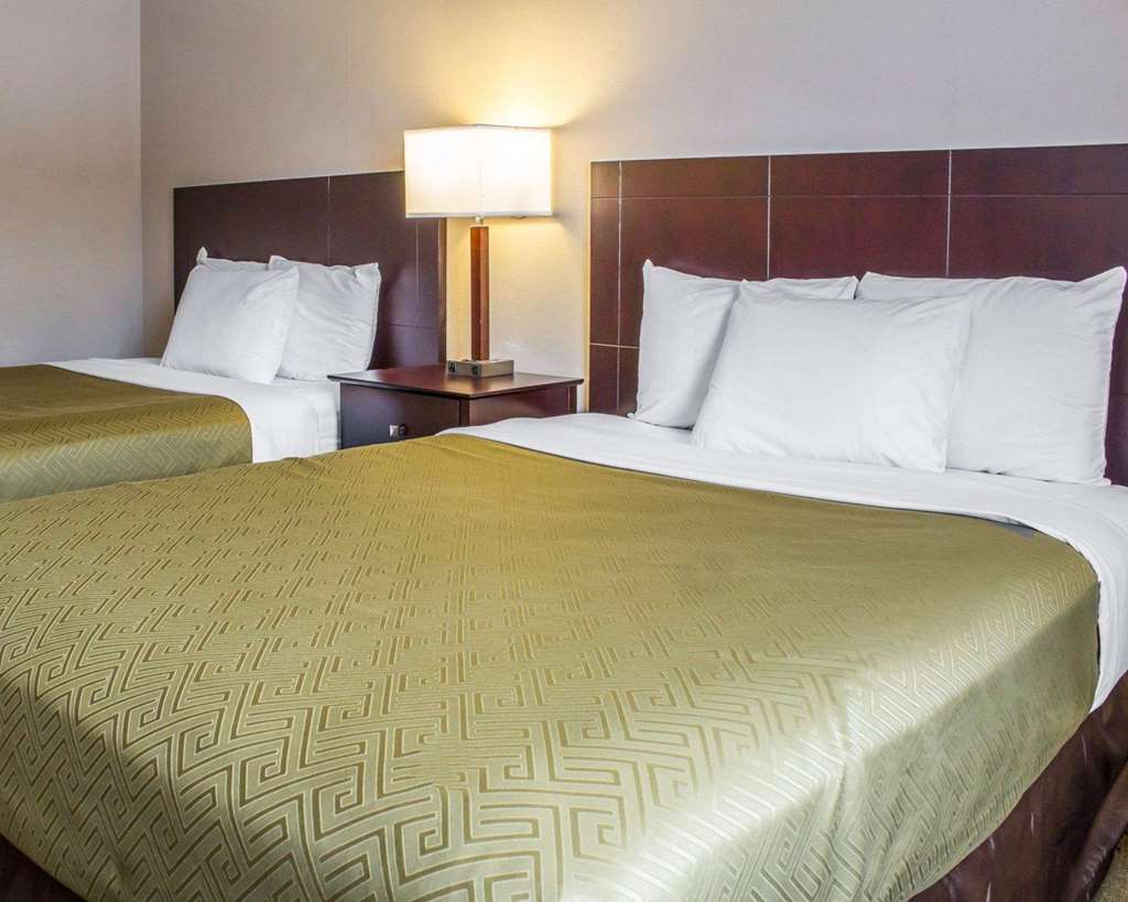 Econo Lodge Ames Area - photo 12