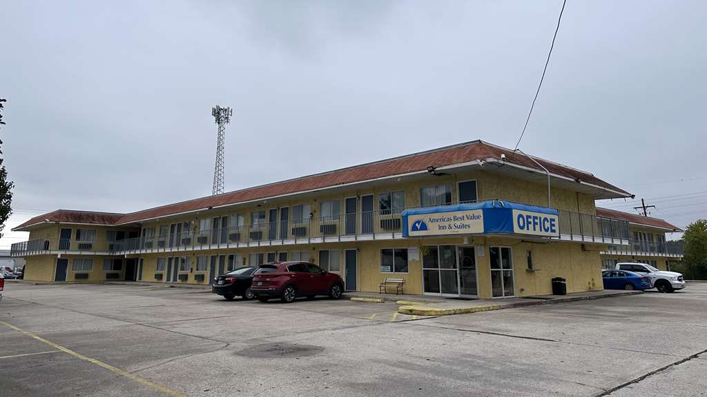 Americas Best Value Inn & Suites Groves Port Arthur — hotel in Groves