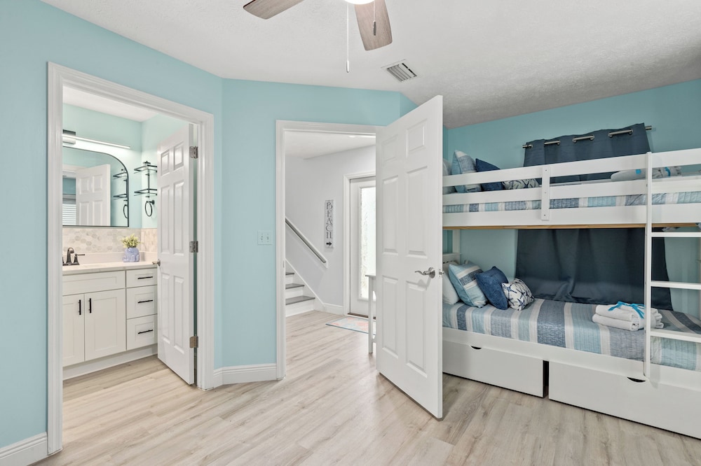 Sago by the Sea: 2 bed 2.5 bath Retreat Steps From the Beach Sleeps 7 - photo 3