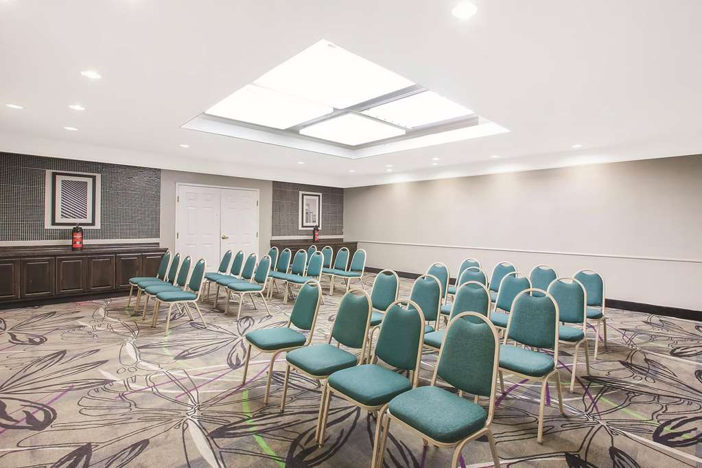 La Quinta Inn & Suites by Wyndham Beaumont West - photo 34