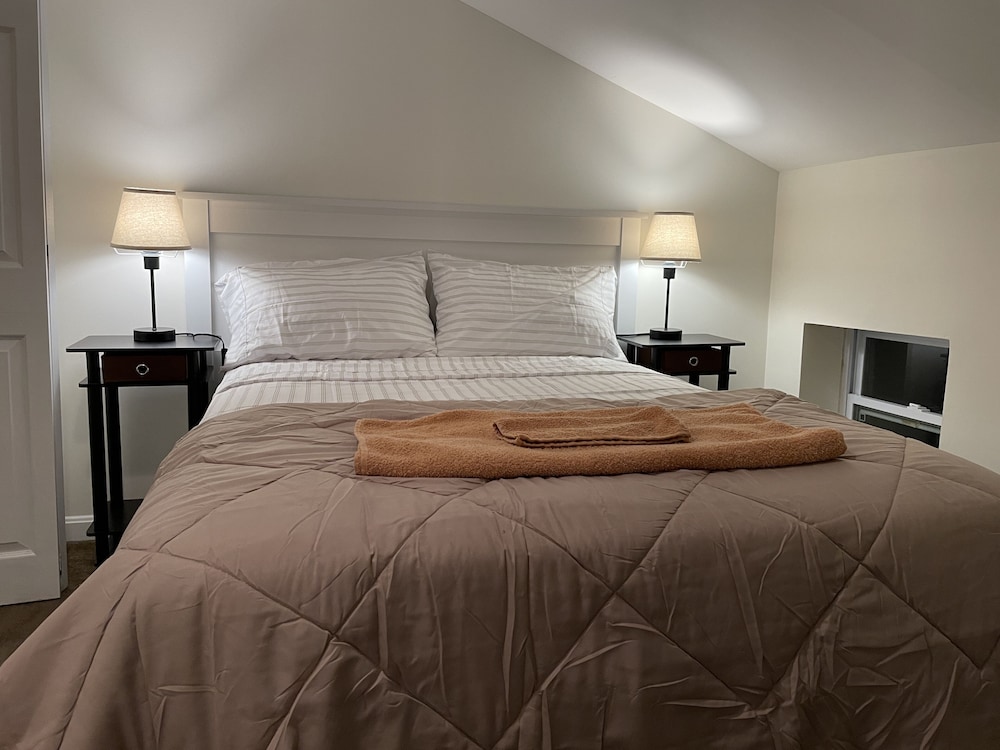 Downtown Loft Close to Topgolf Horseshoe Casino UM Baltimore - photo 12