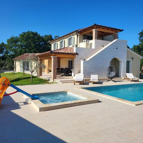 Villa in Kavran — 4-Star Luxury Hotel in Marcana, Croatia
