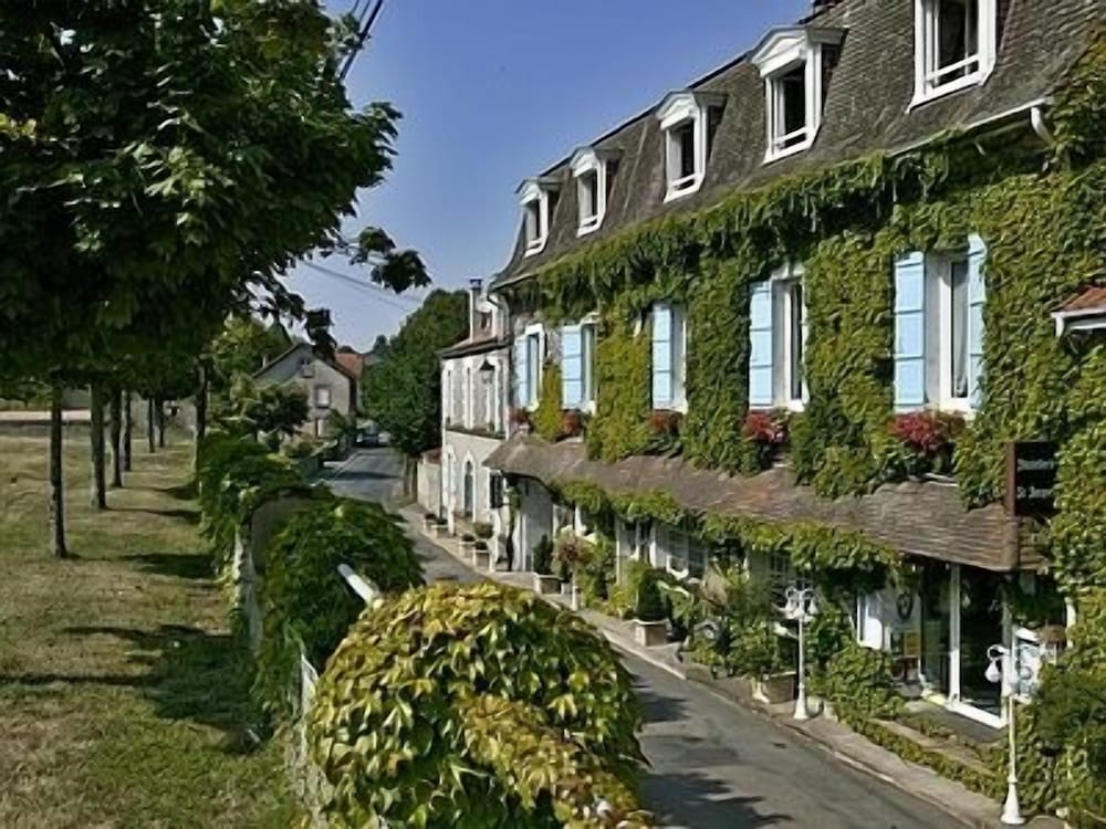 Hostellerie Saint Jacques - carbon neutral hotel in Brantome