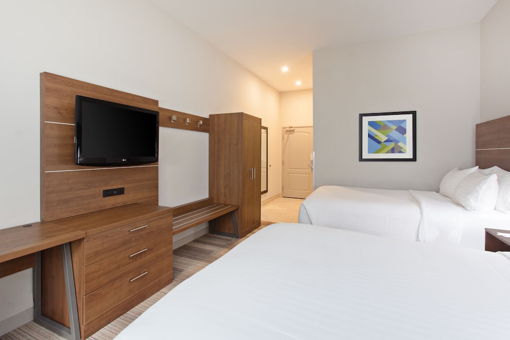 Holiday Inn Express & Suites Corona by IHG - photo 10