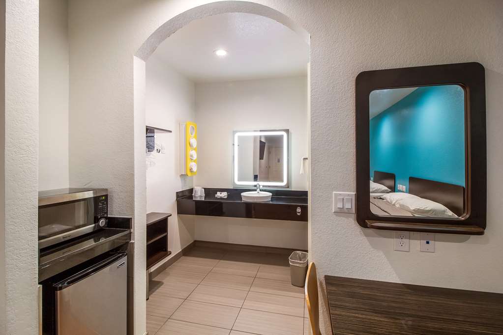Motel 6 Houston TX North - photo 22