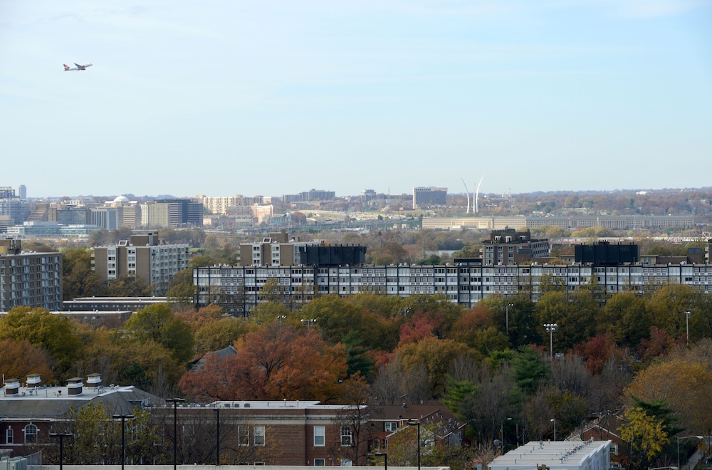 Hampton Inn & Suites Washington DC Navy Yard - photo 52
