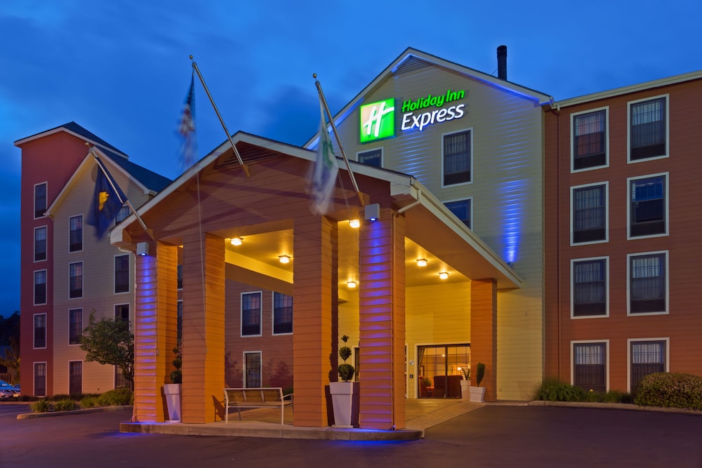 Holiday Inn Express Grants Pass by IHG - photo 42