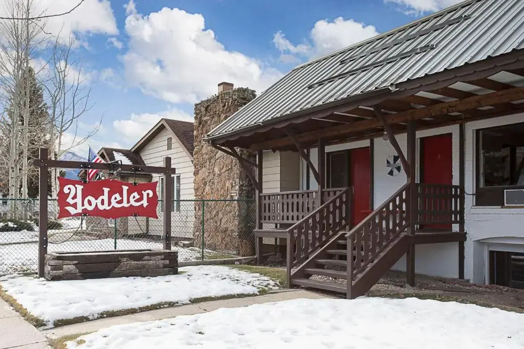 Yodeler Motel - photo 7