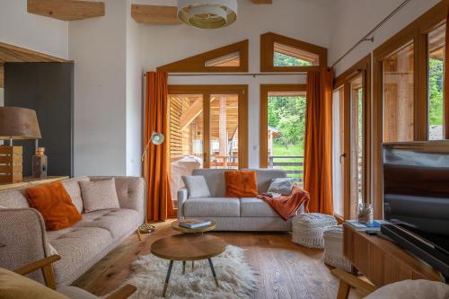 3 Bedroom Duplex Apartment Ski In Out — 4-Star Luxury Hotel in Les Gets, France