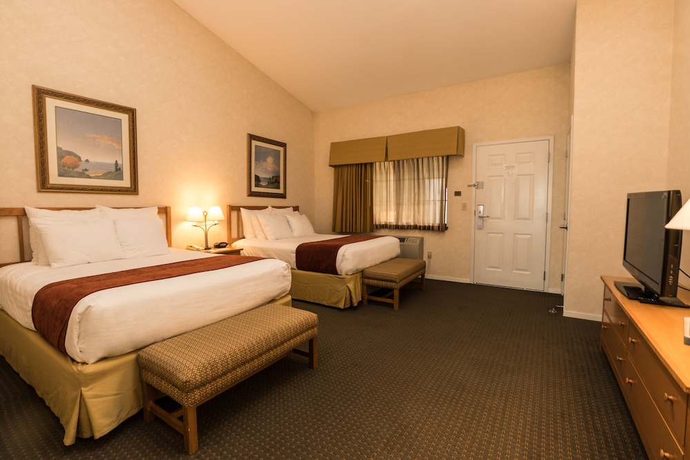 Lakeside Lodge And Suites - photo 4