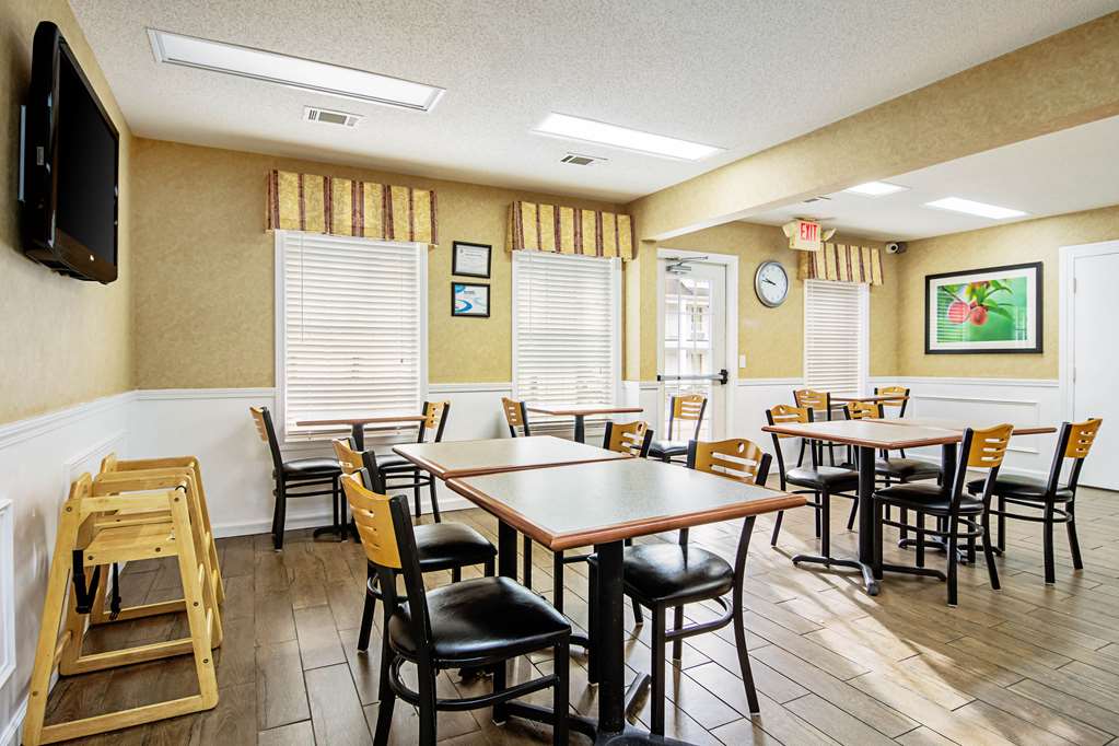 Quality Inn Thomaston - photo 25