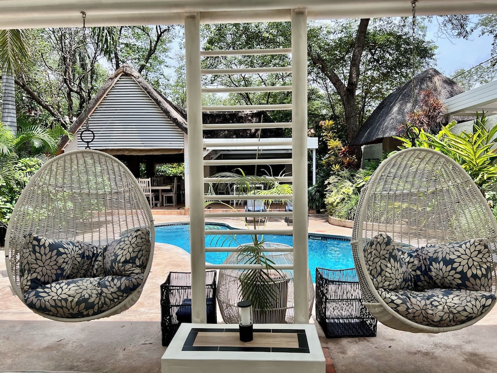 Pamarah Lodge — 4-Star Luxury Hotel in Victoria Falls, Zimbabwe