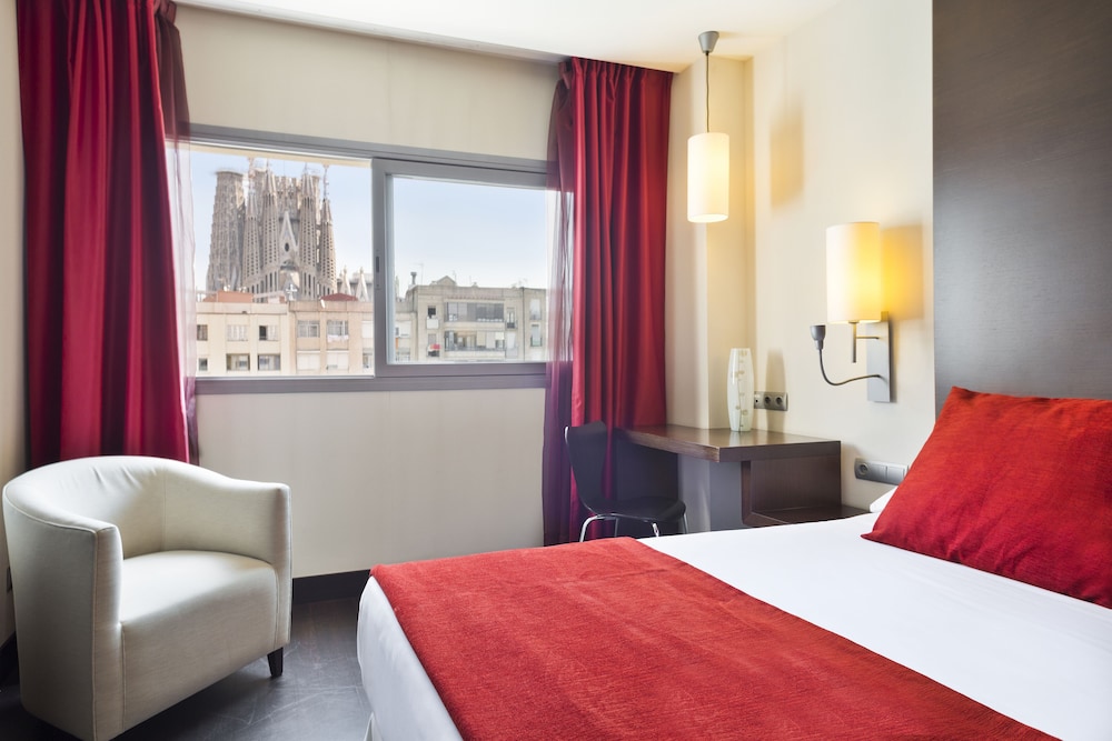 Metropolitan Sagrada Familia — 4-Star Luxury Hotel in Barcelona, Spain