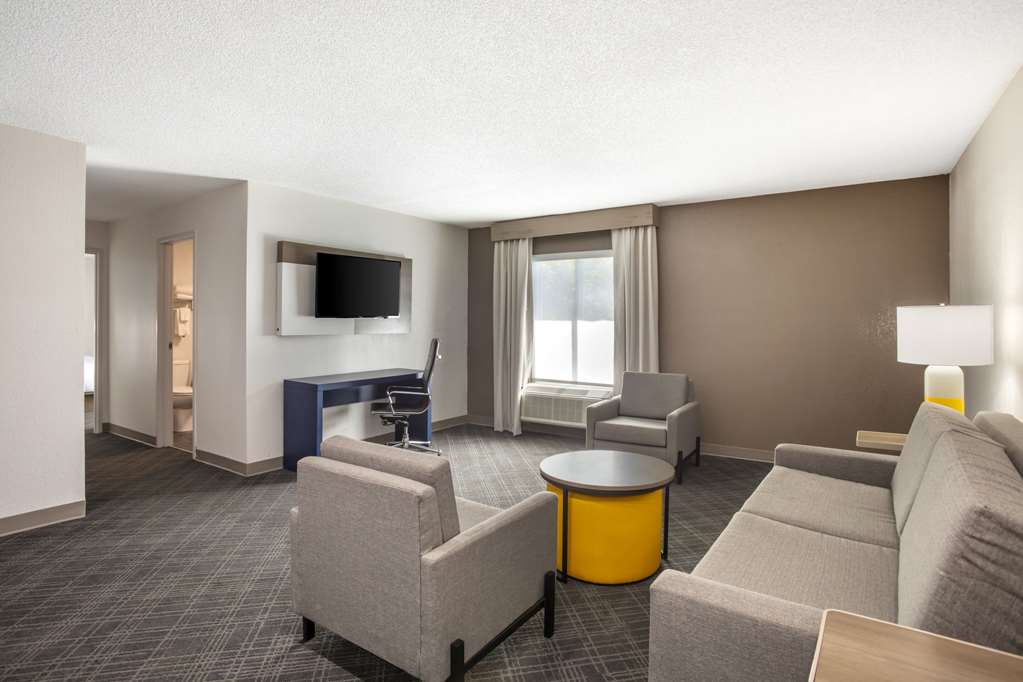 Comfort Suites Nashville Airport BNA - photo 31