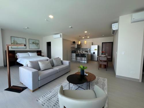 Deluxe Condo Suite 1BR with City View — 4-Star Luxury Hotel in Panama, Panama