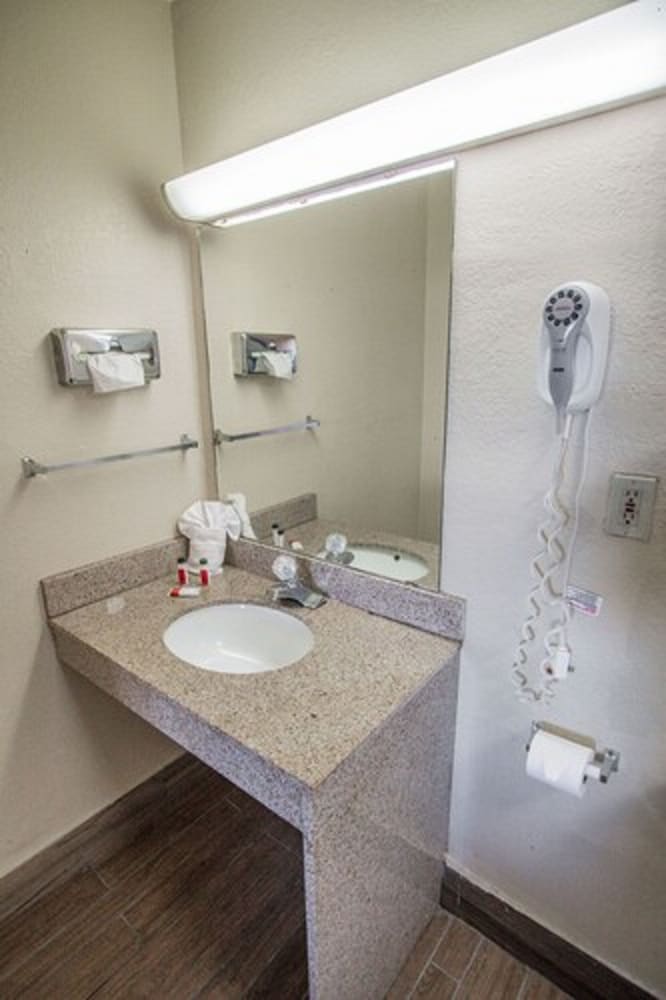 Days Inn by Wyndham Fort Walton Beach - photo 18