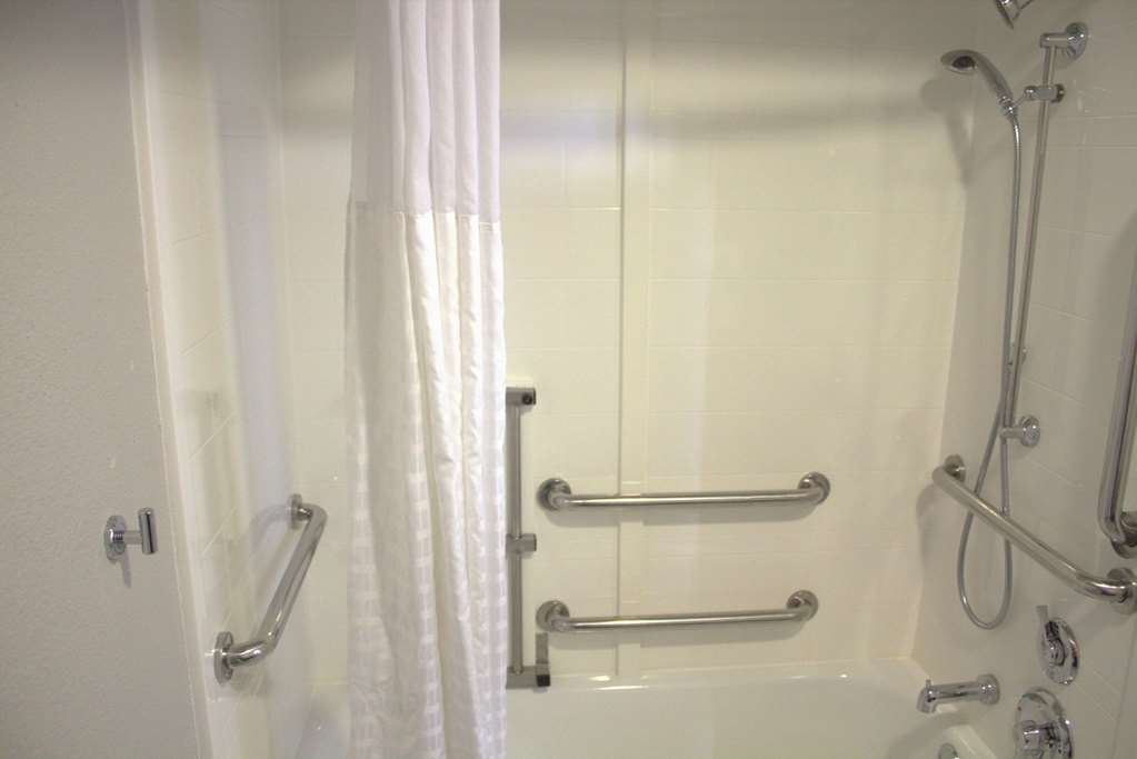 Clarion Pointe Statesville - photo 13