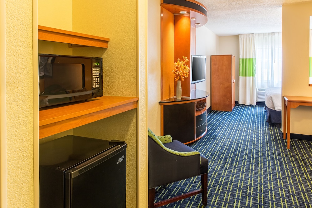 Fairfield Inn & Suites Fargo - photo 5