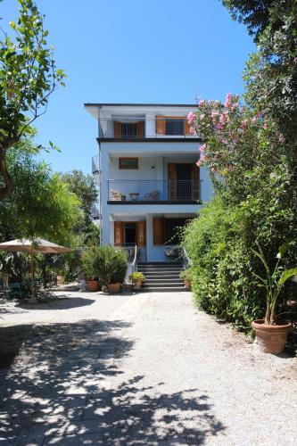 Casa Graziella 39 Villa Privata a 5 Minuti Dal Mare — 4-Star Luxury Hotel in Torrenova, Italy