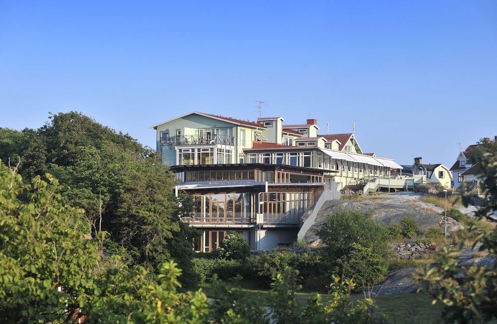 Smögens Hafvsbad — 4-Star Luxury Hotel in Smoegen, Sweden