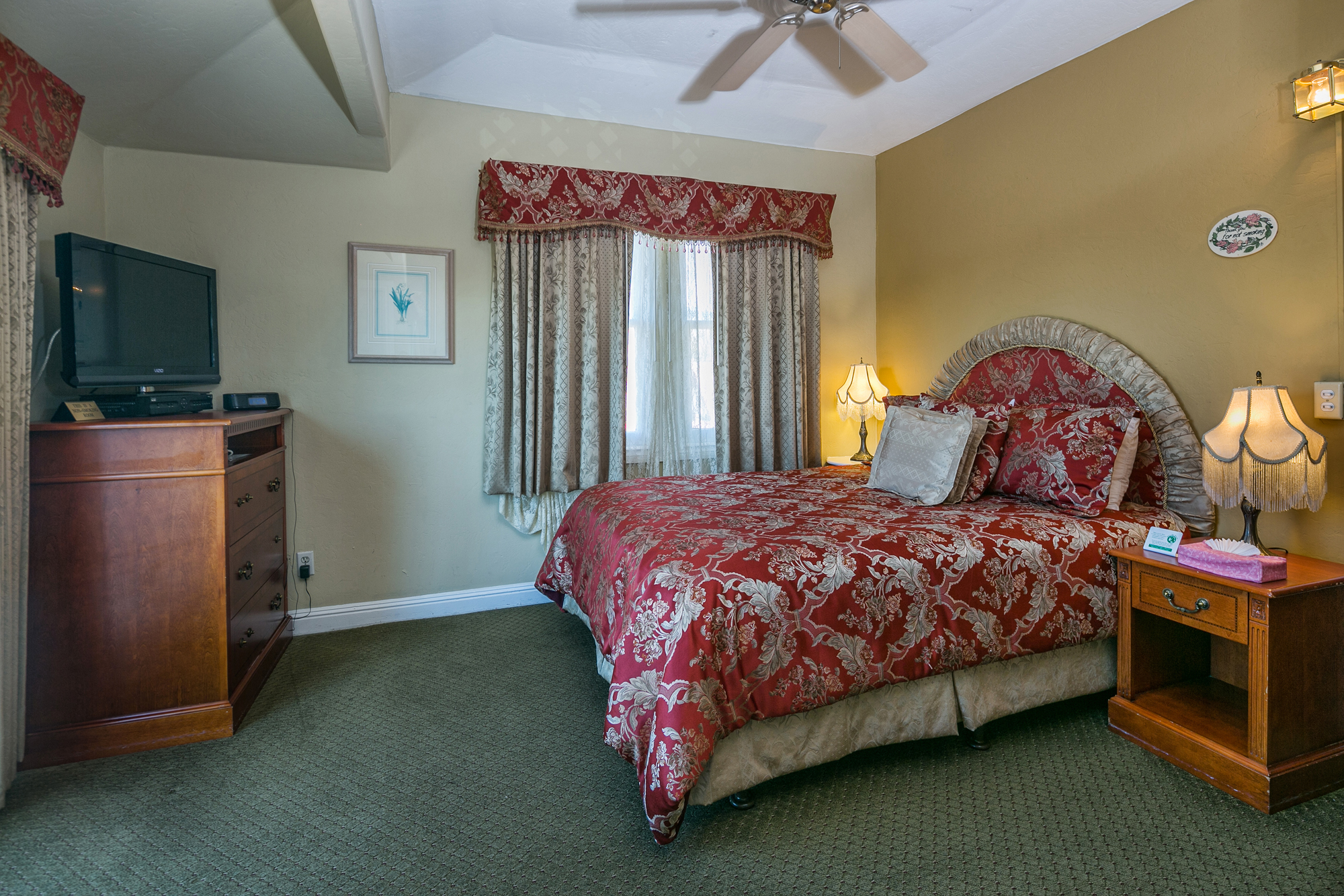 Rose Garden Inn - photo 10