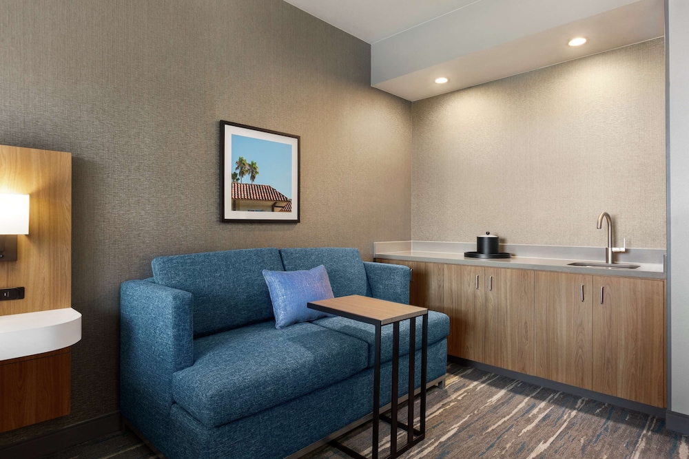Hampton Inn & Suites San Mateo San Francisco Airport - photo 17